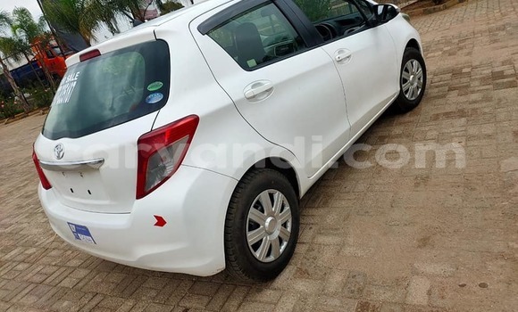 Acheter Occasion Voiture Toyota Vitz Blanc à Lusaka, Zambie Acheter Occasion Voiture Toyota Vitz Blanc à Lusaka, Zambie