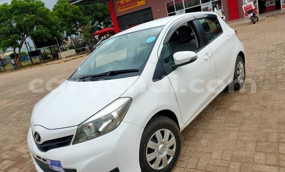 Acheter Occasion Voiture Toyota Vitz Blanc à Lusaka, Zambie Acheter Occasion Voiture Toyota Vitz Blanc à Lusaka, Zambie