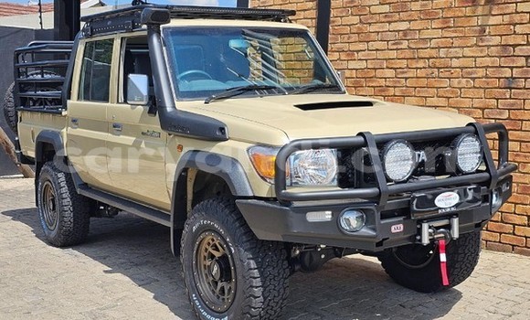 Tenga Tsaru Toyota Land Cruiser Beige Mota in Lusaka in Zambia