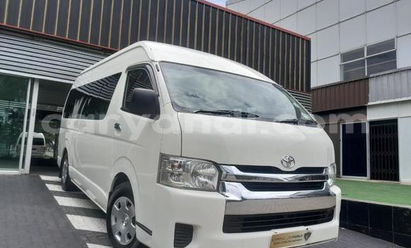 Acheter Occasion Voiture Toyota Vitz Blanc à Ndola, Zambie Acheter Occasion Voiture Toyota Vitz Blanc à Ndola, Zambie