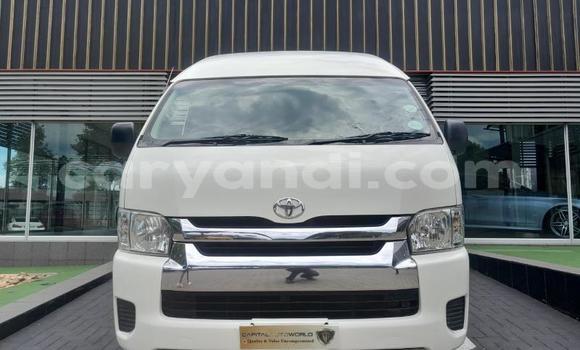 Acheter Occasion Voiture Toyota Vitz Blanc à Ndola, Zambie Acheter Occasion Voiture Toyota Vitz Blanc à Ndola, Zambie