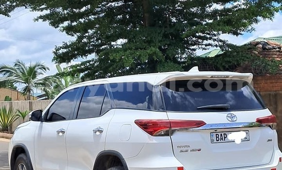 Acheter Occasion Voiture Toyota Fortuner Blanc à Lusaka, Zambie Acheter Occasion Voiture Toyota Fortuner Blanc à Lusaka, Zambie