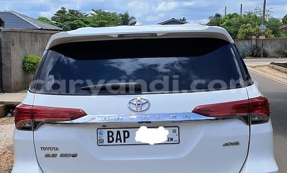 Acheter Occasion Voiture Toyota Fortuner Blanc à Lusaka, Zambie Acheter Occasion Voiture Toyota Fortuner Blanc à Lusaka, Zambie