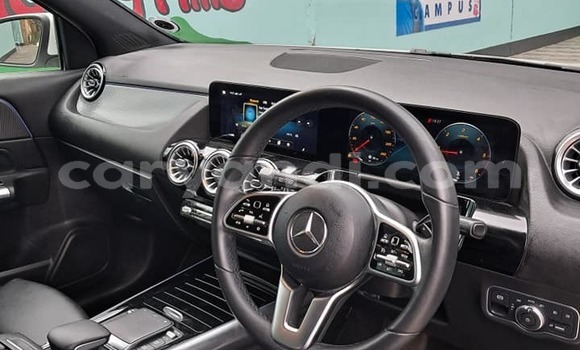 Acheter Occasion Voiture Mercedes‒Benz GLA-klasse Blanc à Lusaka, Zambie Acheter Occasion Voiture Mercedes‒Benz GLA-klasse Blanc à Lusaka, Zambie