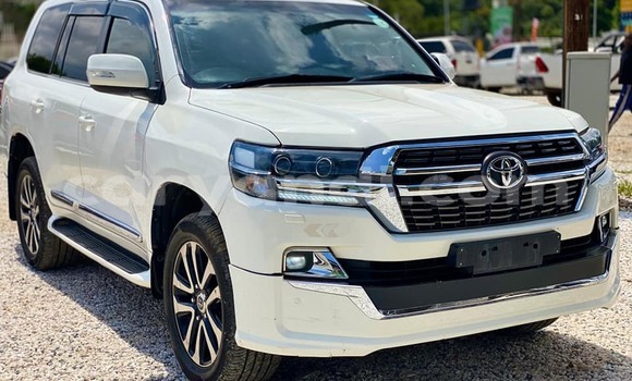 Buy Used Toyota Land Cruiser White Car in Lusaka in Zambia