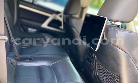 Nunua Ilio tumika Toyota Land Cruiser Nyeupe Gari ndani ya Lusaka nchini Zambia Nunua Ilio tumika Toyota Land Cruiser Nyeupe Gari ndani ya Lusaka nchini Zambia