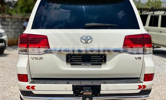 Nunua Ilio tumika Toyota Land Cruiser Nyeupe Gari ndani ya Lusaka nchini Zambia Nunua Ilio tumika Toyota Land Cruiser Nyeupe Gari ndani ya Lusaka nchini Zambia