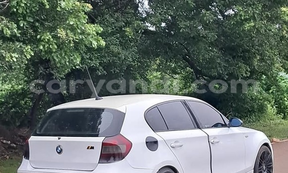 Acheter Occasion Voiture BMW 1er Blanc à Lusaka, Zambie Acheter Occasion Voiture BMW 1er Blanc à Lusaka, Zambie