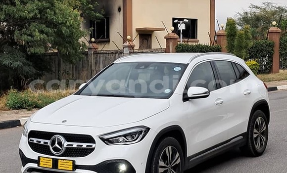 Buy Used Mercedes‒Benz GLA-klasse White Car in Lusaka in Zambia