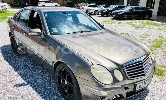 Nunua Ilio tumika Mercedes‒Benz E–Class Nyingine Gari ndani ya Lusaka nchini Zambia Nunua Ilio tumika Mercedes‒Benz E–Class Nyingine Gari ndani ya Lusaka nchini Zambia