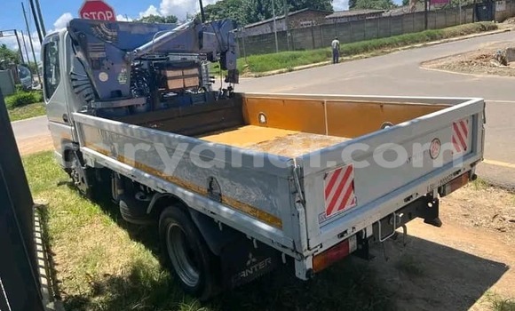 Acheter Occasion Voiture Mitsubishi Carisma Autre à Lusaka, Zambie Acheter Occasion Voiture Mitsubishi Carisma Autre à Lusaka, Zambie