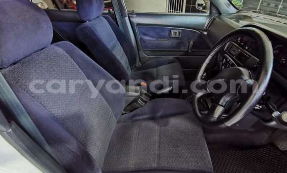 Acheter Occasion Voiture Toyota Corolla Blanc à Livingstone, Zambie Acheter Occasion Voiture Toyota Corolla Blanc à Livingstone, Zambie