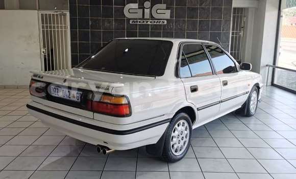 Acheter Occasion Voiture Toyota Corolla Blanc à Livingstone, Zambie Acheter Occasion Voiture Toyota Corolla Blanc à Livingstone, Zambie