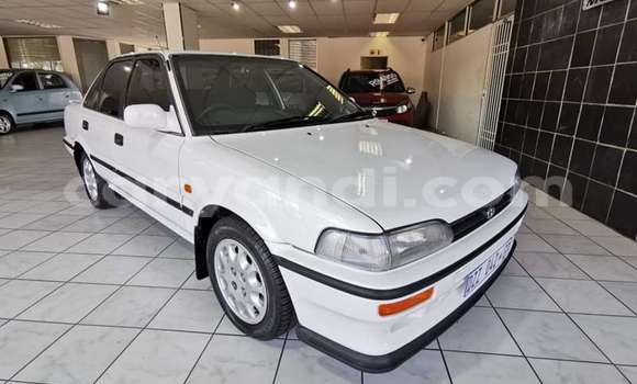 Acheter Occasion Voiture Toyota Corolla Blanc à Livingstone, Zambie Acheter Occasion Voiture Toyota Corolla Blanc à Livingstone, Zambie