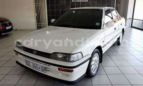 Acheter Occasion Voiture Toyota Corolla Blanc à Livingstone, Zambie Acheter Occasion Voiture Toyota Corolla Blanc à Livingstone, Zambie