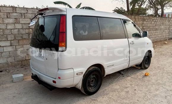 Acheter Occasion Voiture Toyota Noah Blanc à Chingola, Zambie Acheter Occasion Voiture Toyota Noah Blanc à Chingola, Zambie