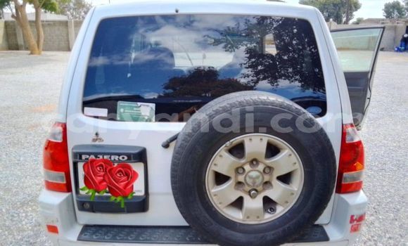 Acheter Occasion Voiture Mitsubishi Pajero Blanc à Lusaka, Zambie Acheter Occasion Voiture Mitsubishi Pajero Blanc à Lusaka, Zambie