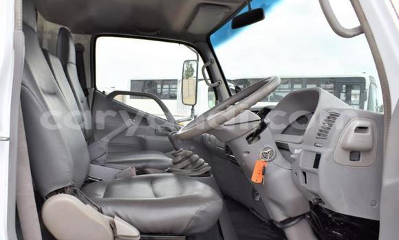 Nunua Ilio tumika Toyota Dyna Nyeupe Lori ndani ya Lusaka nchini Zambia Nunua Ilio tumika Toyota Dyna Nyeupe Lori ndani ya Lusaka nchini Zambia