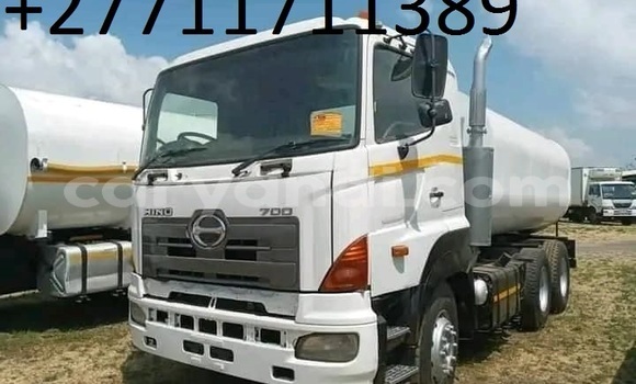 Buy Used Hino 300 Series White Truck in Luanshya in Zambia