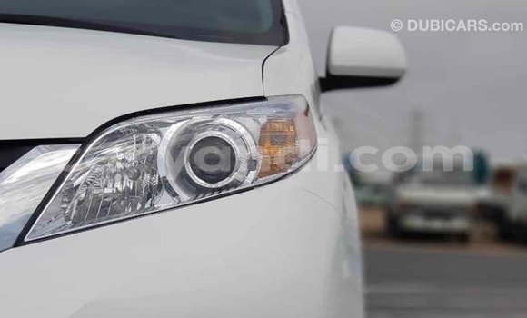Buy Import Toyota Sienna White Car in Import - Dubai in Zambia Buy Import Toyota Sienna White Car in Import - Dubai in Zambia