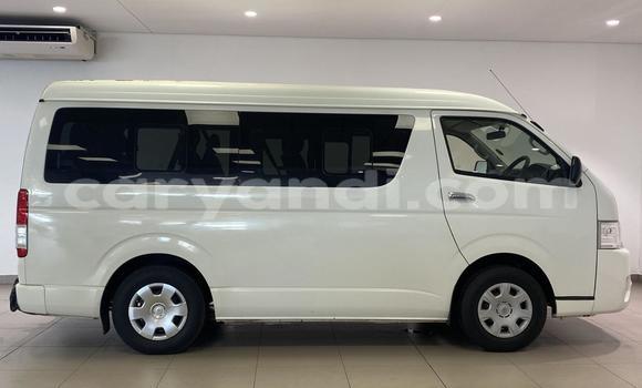 Acheter Occasion Voiture Toyota iQ Blanc à Lusaka, Zambie Acheter Occasion Voiture Toyota iQ Blanc à Lusaka, Zambie