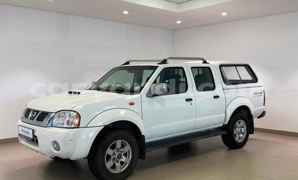 Buy Used Nissan NP 300 White Car in Lusaka in Zambia