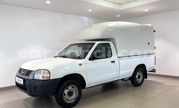 Buy Used Nissan NP 300 White Car in Lusaka in Zambia