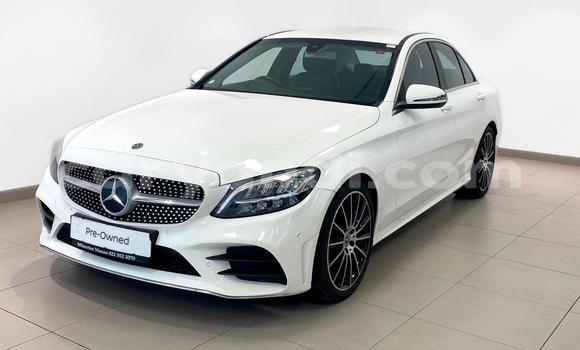 Nunua Ilio tumika Mercedes‒Benz C–Class Nyeupe Gari ndani ya Lusaka nchini Zambia