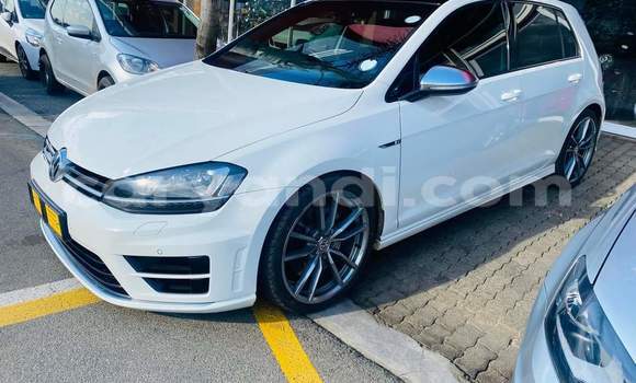 Nunua Ilio tumika Volkswagen Golf R Nyeupe Gari ndani ya Lusaka nchini Zambia Nunua Ilio tumika Volkswagen Golf R Nyeupe Gari ndani ya Lusaka nchini Zambia