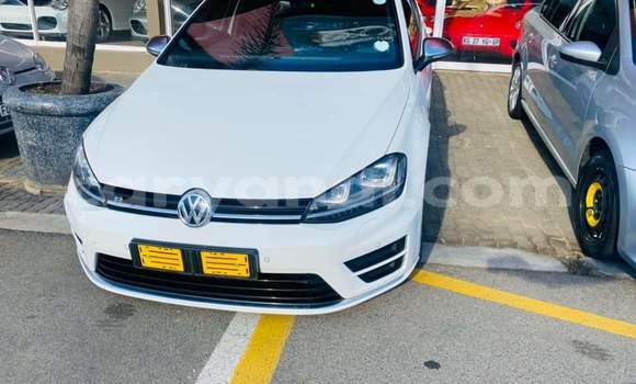 Nunua Ilio tumika Volkswagen Golf R Nyeupe Gari ndani ya Lusaka nchini Zambia Nunua Ilio tumika Volkswagen Golf R Nyeupe Gari ndani ya Lusaka nchini Zambia