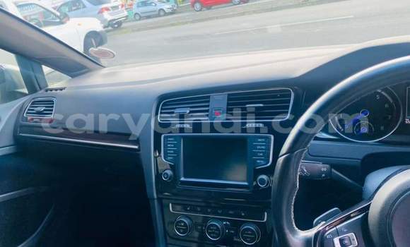 Nunua Ilio tumika Volkswagen Golf R Nyeupe Gari ndani ya Lusaka nchini Zambia Nunua Ilio tumika Volkswagen Golf R Nyeupe Gari ndani ya Lusaka nchini Zambia