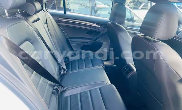 Nunua Ilio tumika Volkswagen Golf R Nyeupe Gari ndani ya Lusaka nchini Zambia Nunua Ilio tumika Volkswagen Golf R Nyeupe Gari ndani ya Lusaka nchini Zambia