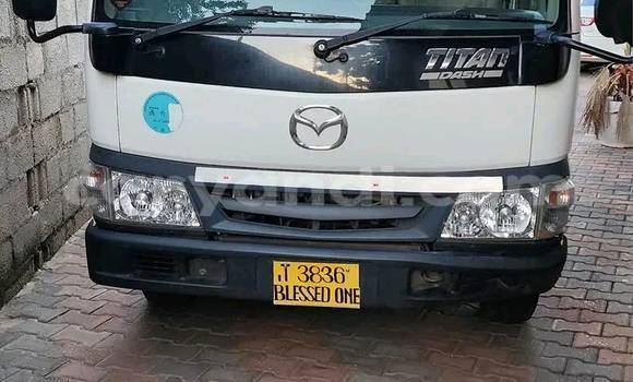 Buy Used Mazda Tribute White Car in Chinsali in Northern