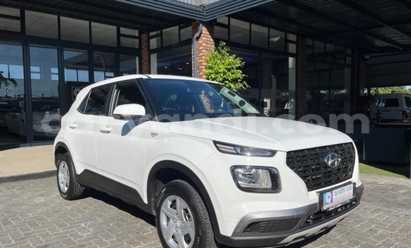 Acheter Occasion Voiture Hyundai Verna Blanc à Kabwe, Zambie