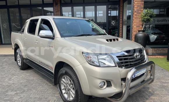 Acheter Occasion Voiture Toyota Hilux Beige à Kabwe, Zambie Acheter Occasion Voiture Toyota Hilux Beige à Kabwe, Zambie
