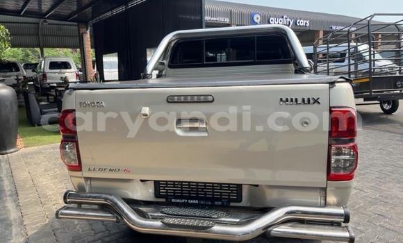 Tenga Tsaru Toyota Hilux Beige Mota in Kabwe in Zambia Tenga Tsaru Toyota Hilux Beige Mota in Kabwe in Zambia