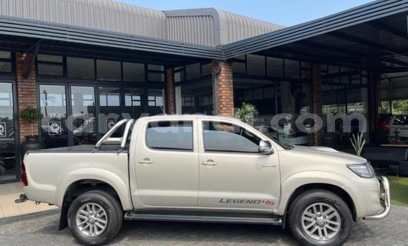 Tenga Tsaru Toyota Hilux Beige Mota in Kabwe in Zambia Tenga Tsaru Toyota Hilux Beige Mota in Kabwe in Zambia