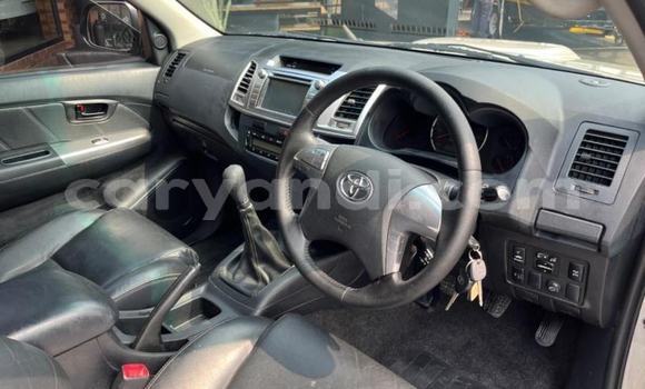 Tenga Tsaru Toyota Hilux Beige Mota in Kabwe in Zambia Tenga Tsaru Toyota Hilux Beige Mota in Kabwe in Zambia