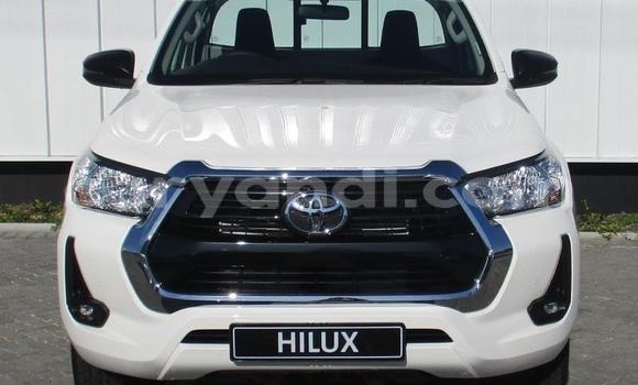 Buy Used Toyota Hilux White Car in Kabwe in Zambia