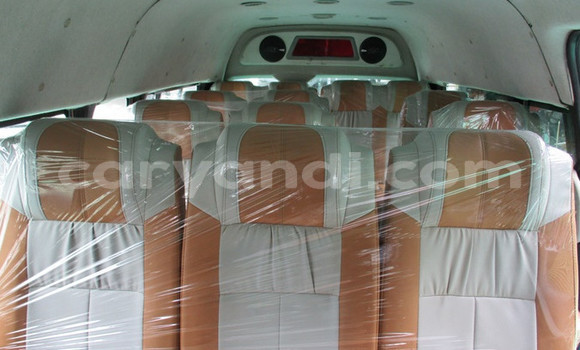 Acheter Occasion Voiture Toyota Hiace Gris à Lusaka, Zambie Acheter Occasion Voiture Toyota Hiace Gris à Lusaka, Zambie