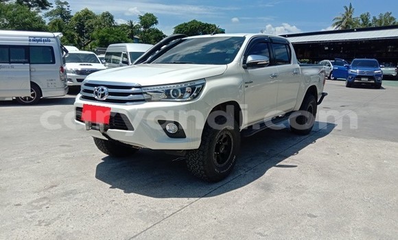 Buy Used Toyota Hiluxe Revo White Car in Lusaka in Zambia