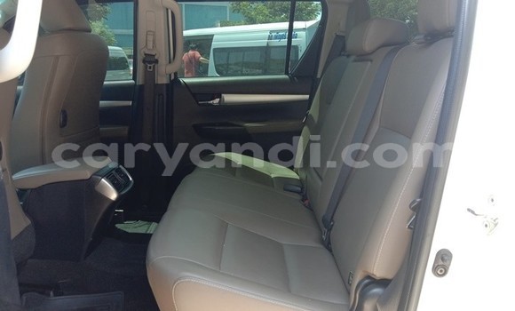 Buy Used Toyota Hiluxe Revo White Car in Lusaka in Zambia Buy Used Toyota Hiluxe Revo White Car in Lusaka in Zambia