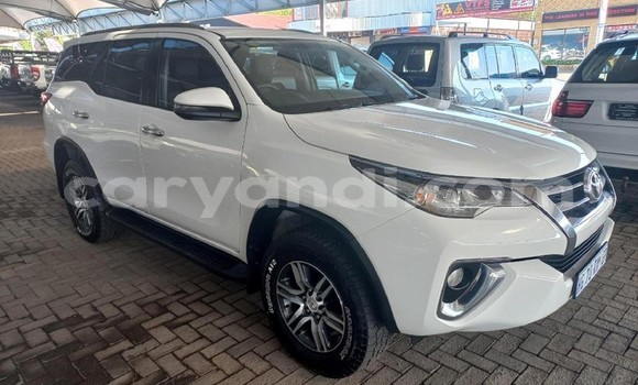 Acheter Occasion Voiture Toyota Fortuner Blanc à Lusaka, Zambie Acheter Occasion Voiture Toyota Fortuner Blanc à Lusaka, Zambie
