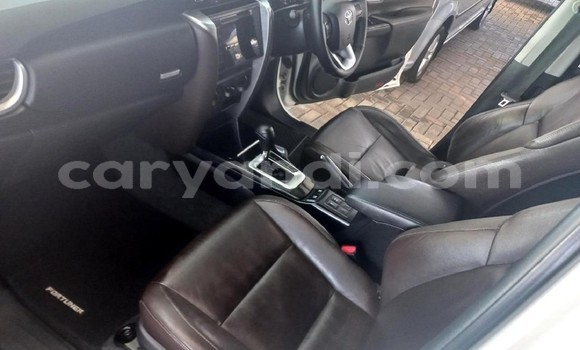 Acheter Occasion Voiture Toyota Fortuner Blanc à Lusaka, Zambie Acheter Occasion Voiture Toyota Fortuner Blanc à Lusaka, Zambie