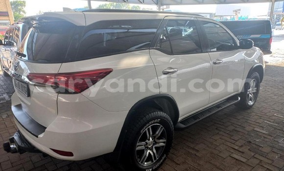 Acheter Occasion Voiture Toyota Fortuner Blanc à Lusaka, Zambie Acheter Occasion Voiture Toyota Fortuner Blanc à Lusaka, Zambie
