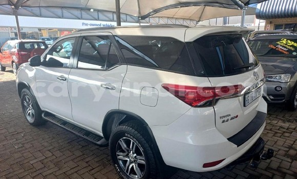 Acheter Occasion Voiture Toyota Fortuner Blanc à Lusaka, Zambie Acheter Occasion Voiture Toyota Fortuner Blanc à Lusaka, Zambie