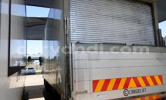 Nunua Ilio tumika UAZ 3153 Nyeupe Lori ndani ya Lusaka nchini Zambia Nunua Ilio tumika UAZ 3153 Nyeupe Lori ndani ya Lusaka nchini Zambia