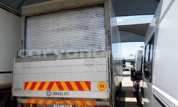 Nunua Ilio tumika UAZ 3153 Nyeupe Lori ndani ya Lusaka nchini Zambia Nunua Ilio tumika UAZ 3153 Nyeupe Lori ndani ya Lusaka nchini Zambia