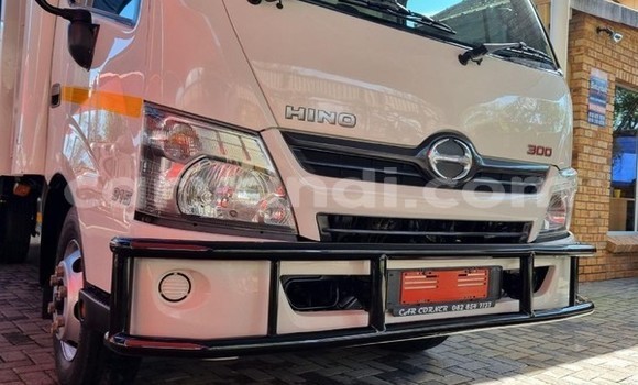 Buy Used Hino 300 Series White Truck in Lusaka in Zambia Buy Used Hino 300 Series White Truck in Lusaka in Zambia