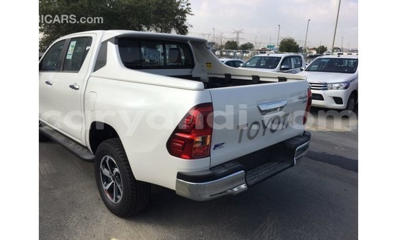 Nunua Imported Toyota Hilux Nyeupe Gari ndani ya Import - Dubai nchini Zambia Nunua Imported Toyota Hilux Nyeupe Gari ndani ya Import - Dubai nchini Zambia